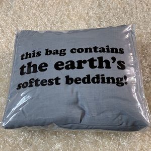 Puffy duvet cover Queen size in light blue color